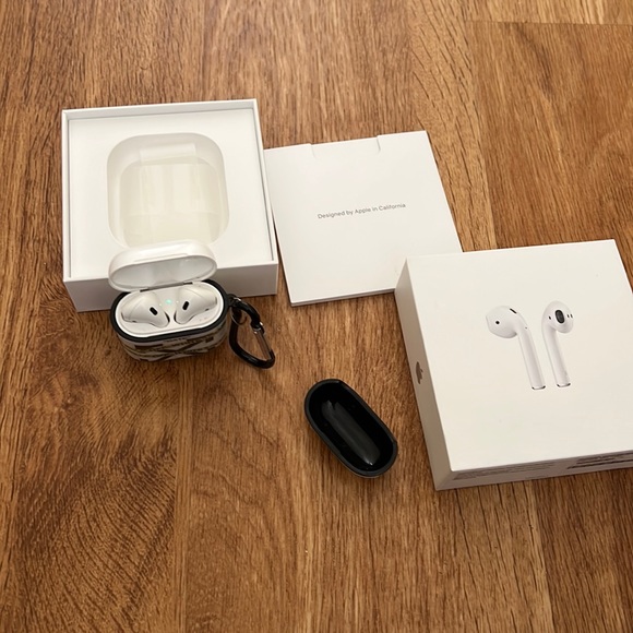 iPods AirPod apple headset earphones earplugs music in OG box set with case